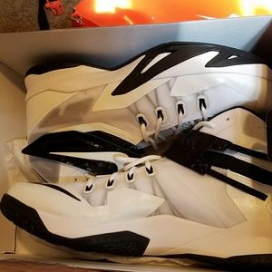Nike Lebron zoom soldiers size 14